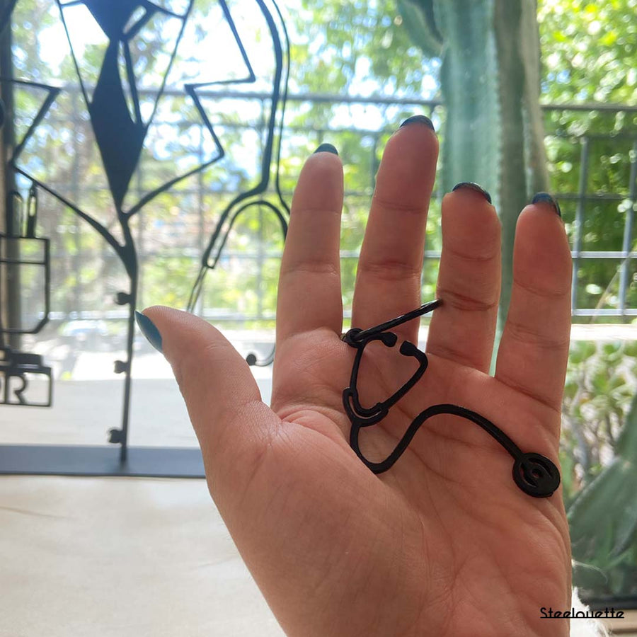 A keychain representing a stethoscope. A great gift idea for your doctor and medicine friend. Designed by Steelouette 